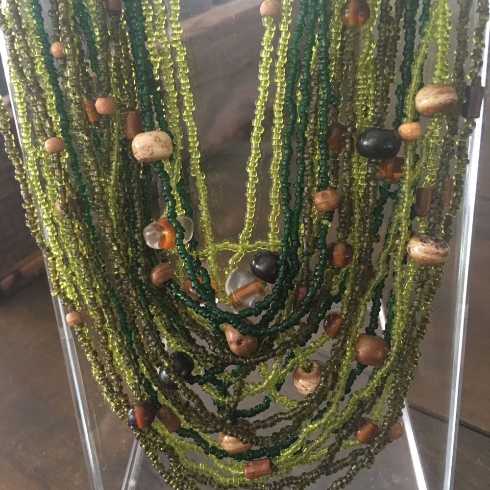 Fabulous shades of green statement necklace - Picture 2 of 3
